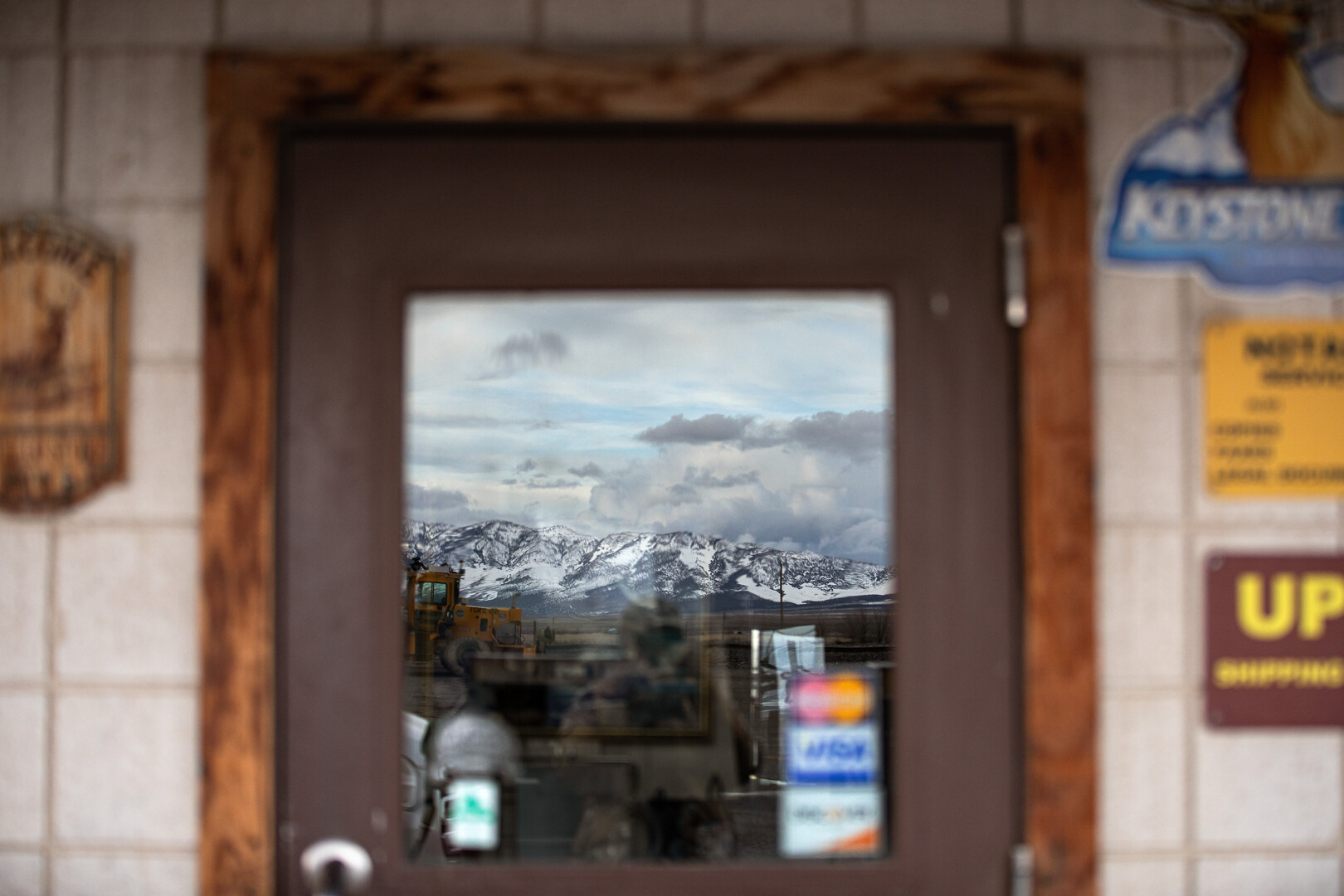 A reflection of the mountains in the window of a closed down store in Utah on March 23, 2023. Photo by Mila Naumovska '26.
